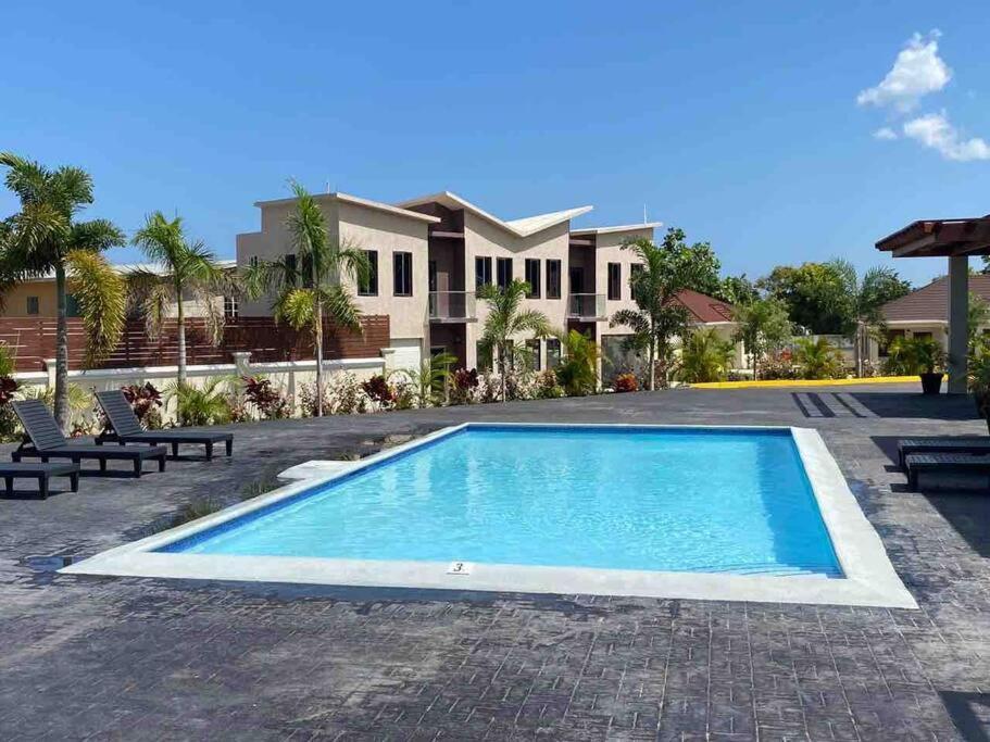 Sun Shine Luxury Villas 2 Bedroom Pool & Gym Ocho Rios St Ann Dış mekan fotoğraf